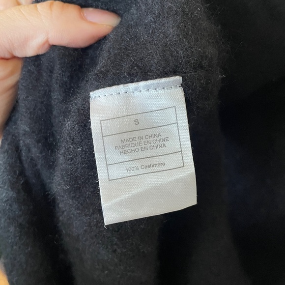 Quince Black Turtleneck Sweater - 100% cashmere - Picture 4 of 4